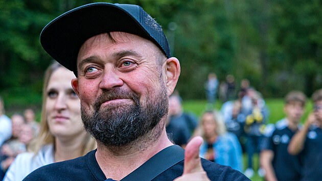 Litvínov, areál Loučky, 6. 9. 2025. Setkání fanoušků hokejové Vervy Litvínov. Miroslav Blažek, fanoušek a vrátný na zimním stadionu.
