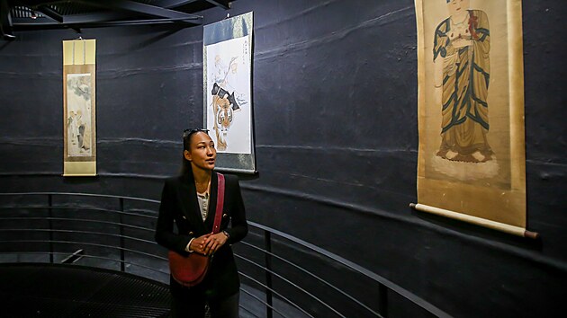 Buddhistická jurta je v Třeboni pod bývalou vodárenskou věží. Na snímku průvodkyně Anudar Klečková. (3. září 2025)