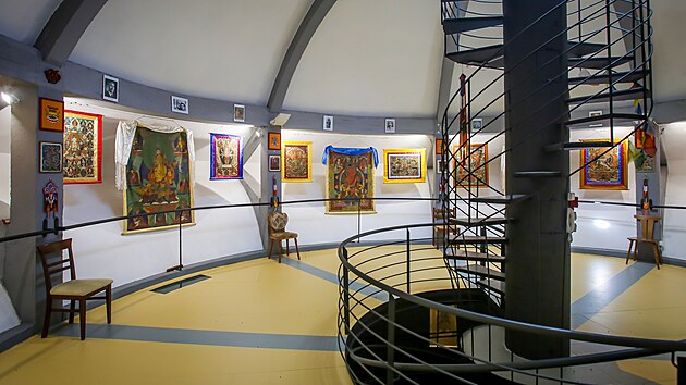 Buddhistická jurta je v Třeboni pod bývalou vodárenskou věží. (3. září 2025)