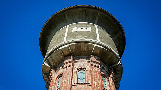 Buddhistická jurta je v Třeboni pod bývalou vodárenskou věží. Tu v roce 1909 postavili podle architekta Jana Kotěry. (3. září 2025)