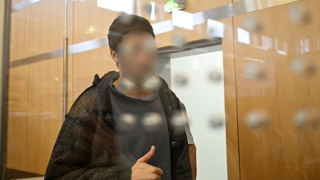 Soud v Düsseldorfu poslal Syřana Ísu H.na doživotí za útok nožem v Solingenu. (10. září 2025)