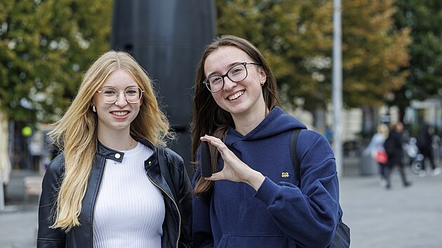 Už patnáct let stojí na brněnském náměstí Svobody netradiční orloj. Dostalo se i na oficiální suvenýry propagující město. (17. září 2025)