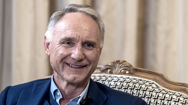 Americký spisovatel Dan Brown, jehož nový bestseller Tajemství všech tajemství se odehrává v Praze. (17. září 2025)