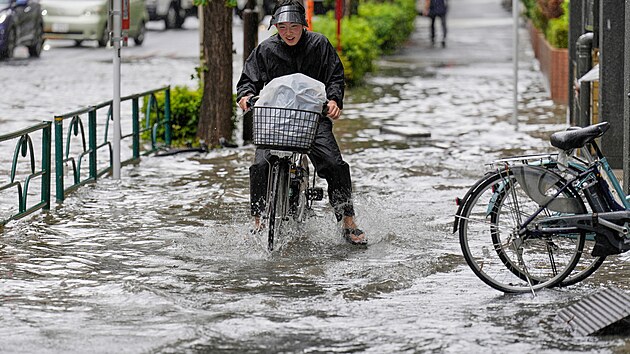 Prudký déšť zaplavil část ulic japonského hlavního města Tokia. (11. září 2025)