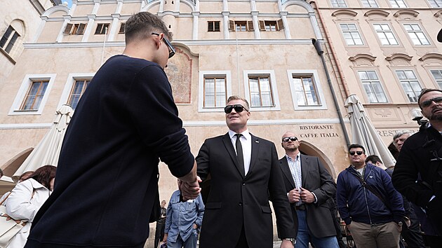 Europoslanec Filip Turek po mši za Charlieho Kirka. (16. září 2025)