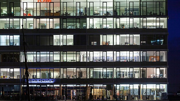 Image Němců coby usilovně pracujícího národa začíná brát za své. Země, která byla dlouhá léta synonymem píle, se nyní potýká s ekonomickou a existenční krizí. Potvrzují to i statistiky: ze 38 zemí Organizace pro hospodářskou spolupráci a rozvoj (OECD) se Německo zařadilo na poslední místo v počtu odpracovaných hodin. Image Němců coby usilovně pracujícího národa začíná brát za své. Země, která byla dlouhá léta synonymem píle, se nyní potýká s ekonomickou a existenční krizí. Potvrzují to i statistiky: ze 38 zemí Organizace pro hospodářskou spolupráci a rozvoj (OECD) se Německo zařadilo na poslední místo v počtu odpracovaných hodin.