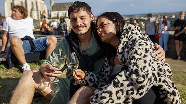 Vinobran&iacute; b&yacute;valo dř&iacute;ve dvoudenn&iacute;, ale Znojmo před několika lety roz&scaron;&iacute;řilo akci o neděln&iacute;, i když v&yacute;razně skromněj&scaron;&iacute; program. (z&aacute;ř&iacute; 2025)
