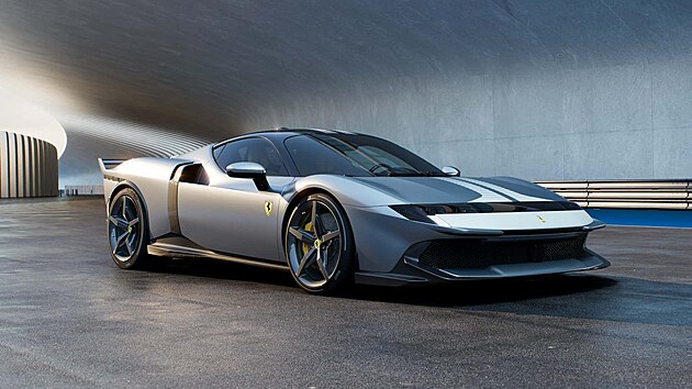 V provedení Assetto Fiorano je testarossa o 30 kg lehčí a se speciálními aerodynamickými komponenty je ještě více zaměřena na jízdu na závodní trati.