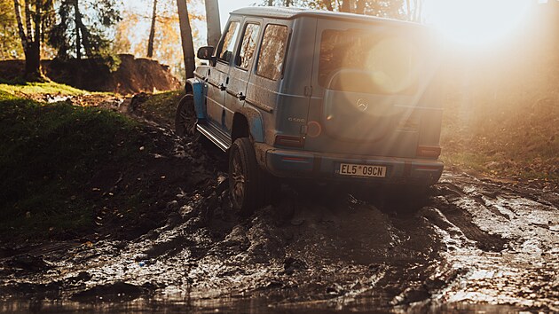 Přestože se G 580 EQ zdá být jako moderní luxusní SUV, jeho terénní schopnosti zůstaly a díky elektrickému pohonu se posunuly na novou úroveň.