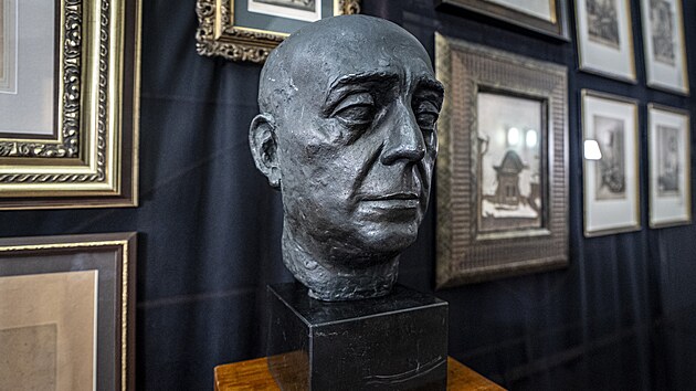 Busta Jana Masaryka na výstavě Immortáles (15. září 2025)