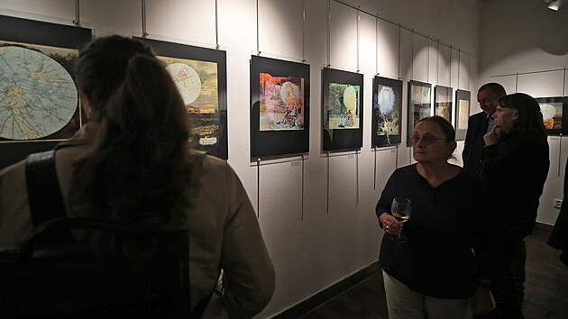 Výstavu ke 100. výročí narození vlivného výtvarníka Ladislava Nováka hostí prestižní třebíčská galerie. Autor vytvářel díla, která reagovala originálními technikami na světové trendy, jichž byl Novák v padesátých letech doma věrozvěstem. (17. září 2025)