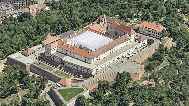 Vizualizace návrhu na zastřešení třetího nádvoří brněnského hradu Špilberk.