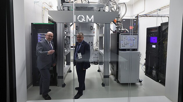 V Ostravě začal fungovat první český kvantový počítač VLQ. Provozuje jej národní superpočítačové centrum IT4Innovations při Vysoké škole báňské Technické univerzitě Ostrava. (23. září 2025)