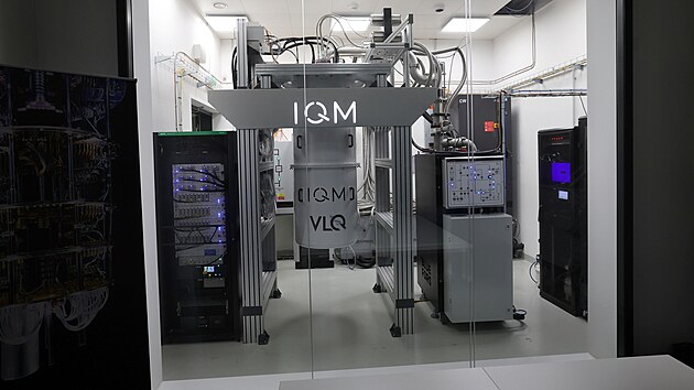 V Ostravě začal fungovat první český kvantový počítač VLQ. Provozuje jej národní superpočítačové centrum IT4Innovations při Vysoké škole báňské Technické univerzitě Ostrava. (23. září 2025)