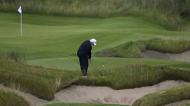 O Číně se kdysi říkalo, že vede světovou diplomacii skrze pingpongový stůl. Dost možná na to navazuje americký prezident Donald Trump, který se snaží skloubit pracovní a zábavní záležitosti. Do Skotska na jednání s hlavami vlád Spojeného království jej přivedl golf.