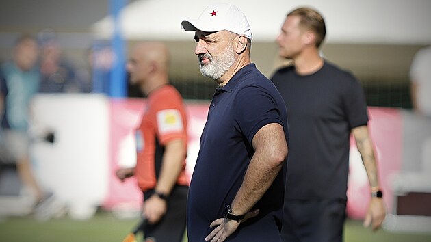 Slávistický trenér Jindřich Trpišovský během zápasu s Libercem.