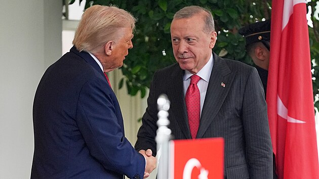 Americký prezident Donald Trump v Bílém domě přijal tureckého prezidenta Recepa Tayyipa Erdogana. (25. září 2025)