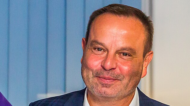 Jan Bauer má sport jako životní styl a vnímá ho jako dobrého průvodce životem, který dokáže nejen děti oddělit od mobilů a počítačů. V politice bojuje o co největší podporu sportu.