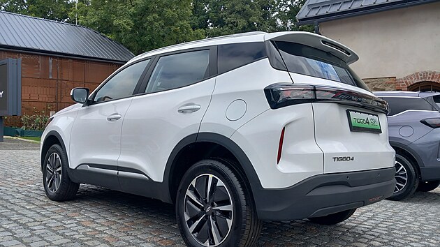 Chery Tiggo 4: S cenou začínající na 599 000 korunách nabízí tento vůz 1,5litrový hybridní pohon s pohonem předních kol, spotřebu paliva od 5,3 l/100 km a dojezd až 950 km.