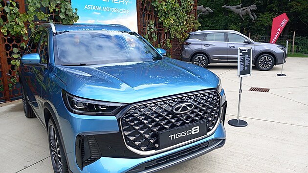 Vrcholem současné nabídky je velké sedmimístné SUV Chery Tiggo 8.