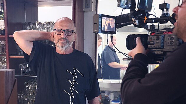 Zdeněk Pohlreich ve Starosuchdolské restauraci při natáčení Ano, šéfe!