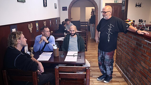 Zdeněk Pohlreich s hosty Starosuchdolské restaurace