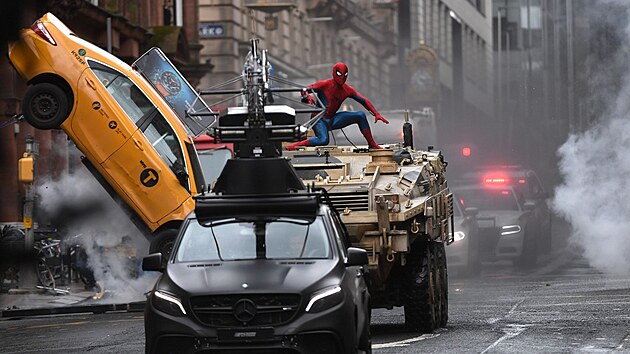 Tom Holland při natáčení nového filmu Spider-Man: Brand New Day v ulicích skotského Glasgow. (8. srpna 2025)