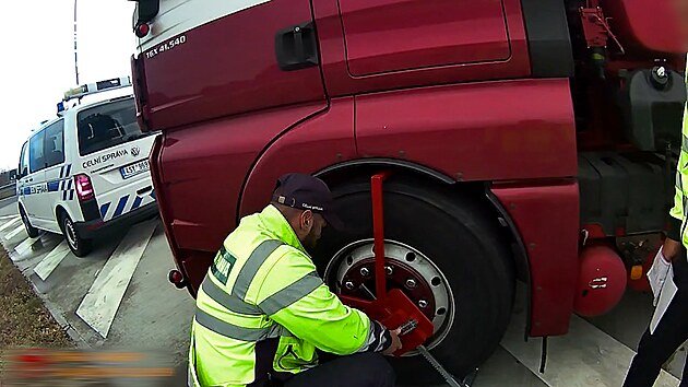 Celníci si počíhali na kamion firmy s nezaplacenými pokutami