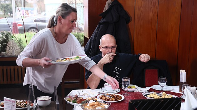 V restauraci zavedené přes paesát let točil tým Ano, šéfe! poprvé.