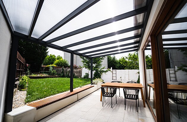 Pergola dokáže zcela proměnit vzhled i funkčnost vašeho venkovního prostoru.