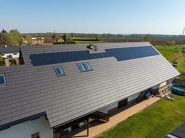 Tradiční střešní tašky jsou vhodné pro kombinaci s fotovoltaikou