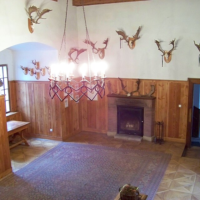 Lovecký salónek na hradě Houska