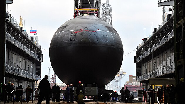 Petrohrad. Spuštění dieselelektrické ponorky Novorossijsk na vodu (28. listopadu 2013)