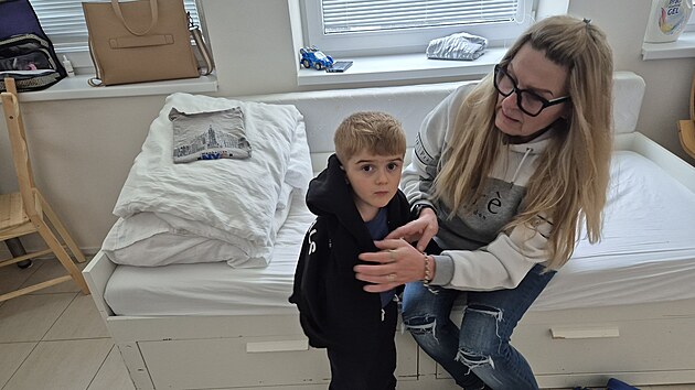 Pětiletý Willík se narodil s vzácnou genetickou nemocí. Žije v Irsku, ale poslední dva týdny strávil s mámou pocházející z Česka i babičkou v Ostravě. Intenzivně rehabilitoval v centru Arcada, kde rodina také bydlela. „Pátrala jsem, ale v Irsku takové služby nikdo nenabízí,“ říká chlapcova babička Šárka Paloučková.