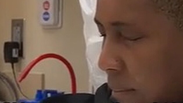 Místo očních kapek lepidlo