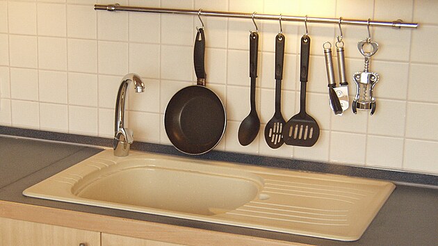 Relingové tyčky je možné délkově nastavit.