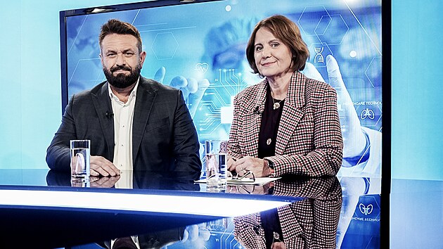 Hosty pořadu Kulatý stůl jsou Jiří Pecina, CEO, Meddi hub a.s. a Helena Rögnerová, ředitelka IKEM. Moderuje Elen Černá. (8. října 2025)