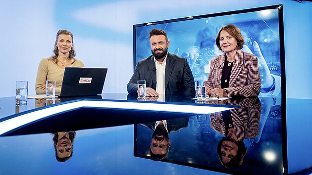 Hosty pořadu Kulatý stůl jsou Jiří Pecina, CEO, Meddi hub a.s. a Helena Rögnerová, ředitelka IKEM. Moderuje Elen Černá. (8. října 2025)