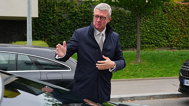 Karel Havlíček dorazil do volebního štábu ANO na Chodově. (4. října 2025)