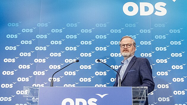 Petr Fiala po jednání výkonné rady ODS, na níž oznámil, že už nebude kandidovat do žádné funkce. (7. října 2025)