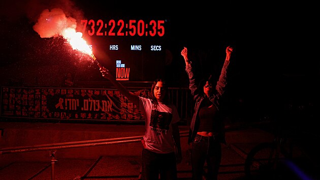 Reakce obyvatelů Tel Avivu po oznámení Donalda Trumpa, že Izrael a Hamas se dohodly na první fázi příměří v Gaze. (9. října 2025)