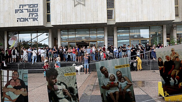 Reakce obyvatelů Tel Avivu po oznámení Donalda Trumpa, že Izrael a Hamas se dohodly na první fázi příměří v Gaze. (9. října 2025)