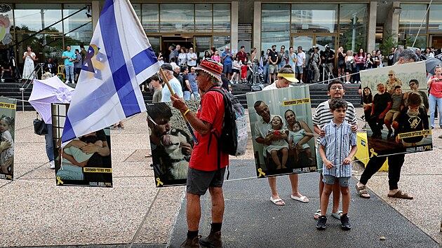 Reakce obyvatelů Tel Avivu po oznámení Donalda Trumpa, že Izrael a Hamas se dohodly na první fázi příměří v Gaze. (9. října 2025)