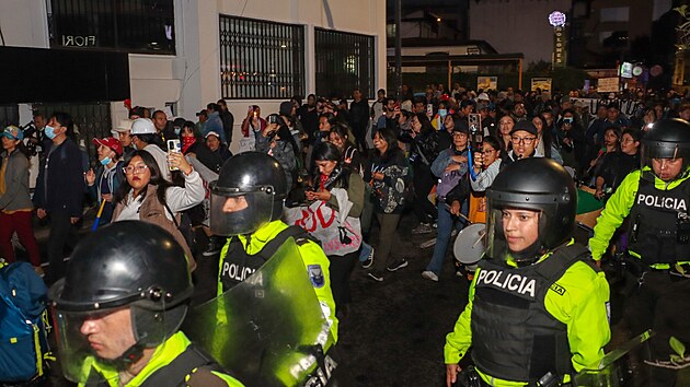 Ekvádorští demonstranti protestují proti zrušení dotací na naftu. (7. října 2025)