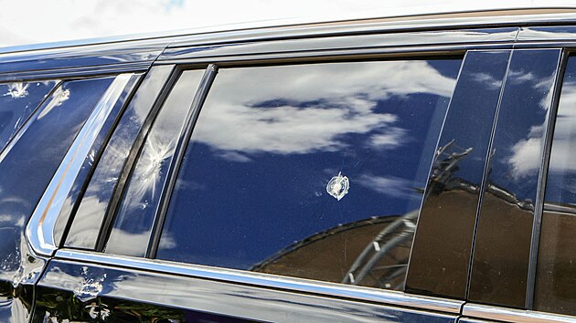 Na auto ekvádorského prezidenta Daniela Noboy zaútočili demonstranti. (7. října 2025)