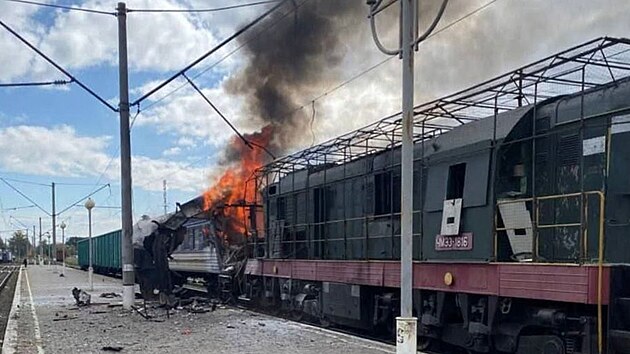 Rusové zaútočili na osobní vlak v ukrajinském městě Šostka. (4. října 2025)