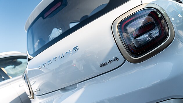 Značka Bestune, dceřiná společnost čínského gigantu FAW Group, ukazuje, že se umí trefit do každého segmentu.