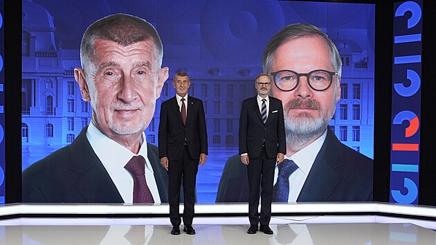 Premiér Petr Fiala (ODS) před duelem CNN Prima News s šéfem hnutí ANO Andrejem Babišem. (1. října 2025)
