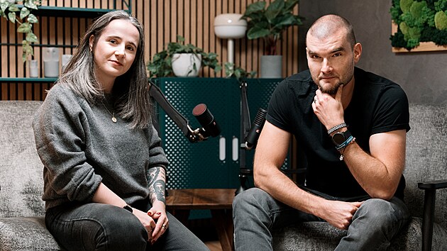 Biolog Adam Obr a spoluzakladatelka platformy Forendors Denisa Hrubešová. (7. října 2025)