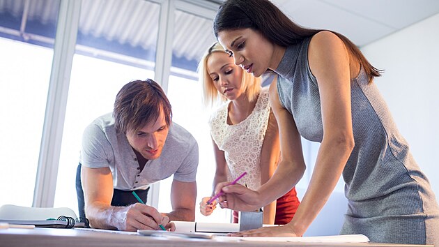 Doba se změnila. V moderním světě práce už nestačí být dobrým jen zaměstnancem. Vaše pracovní dovednosti, zkušenosti či loajalita jsou nesporně důležité. Když ale chcete být skutečně úspěšní a dále postupovat, musíte být i viditelní, čitelní a zapamatovatelní. Tedy mít svou „osobní značku“ neboli personal brand. Jak si ji vybudovat a kdo ji potřebuje, aby byl lépe vidět, vysvětluje psycholog Jan Urban. Doba se změnila. V moderním světě práce už nestačí být dobrým jen zaměstnancem. Vaše pracovní dovednosti, zkušenosti či loajalita jsou nesporně důležité. Když ale chcete být skutečně úspěšní a dále postupovat, musíte být i viditelní, čitelní a zapamatovatelní. Tedy mít svou „osobní značku“ neboli personal brand. Jak si ji vybudovat a kdo ji potřebuje, aby byl lépe vidět, vysvětluje psycholog Jan Urban.